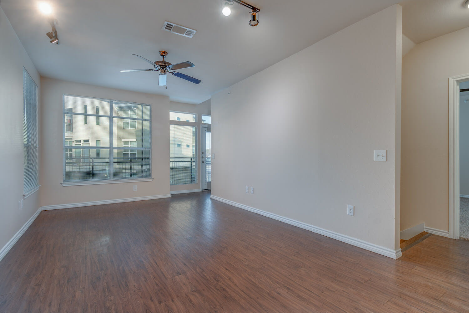 A living room featuring a closet for a washer and dryer.